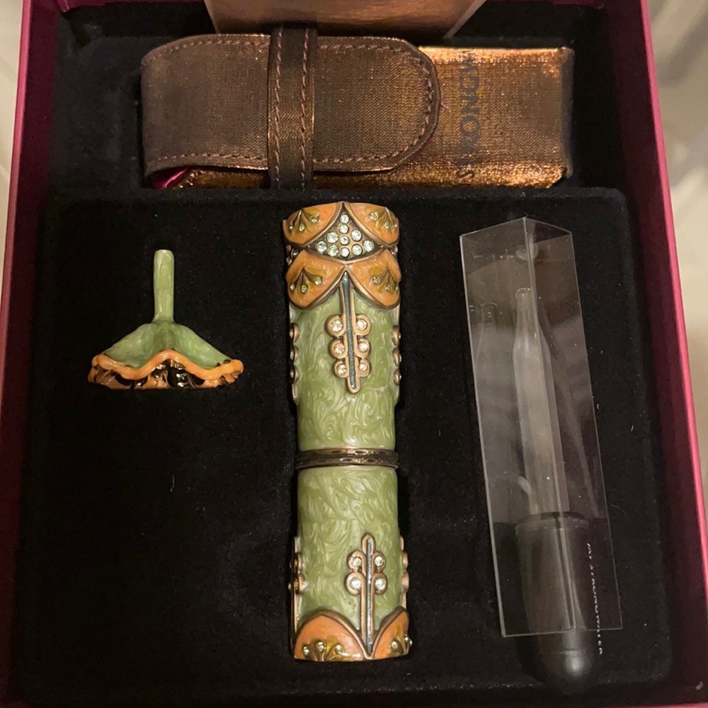 Jay Strongwater original set never used.